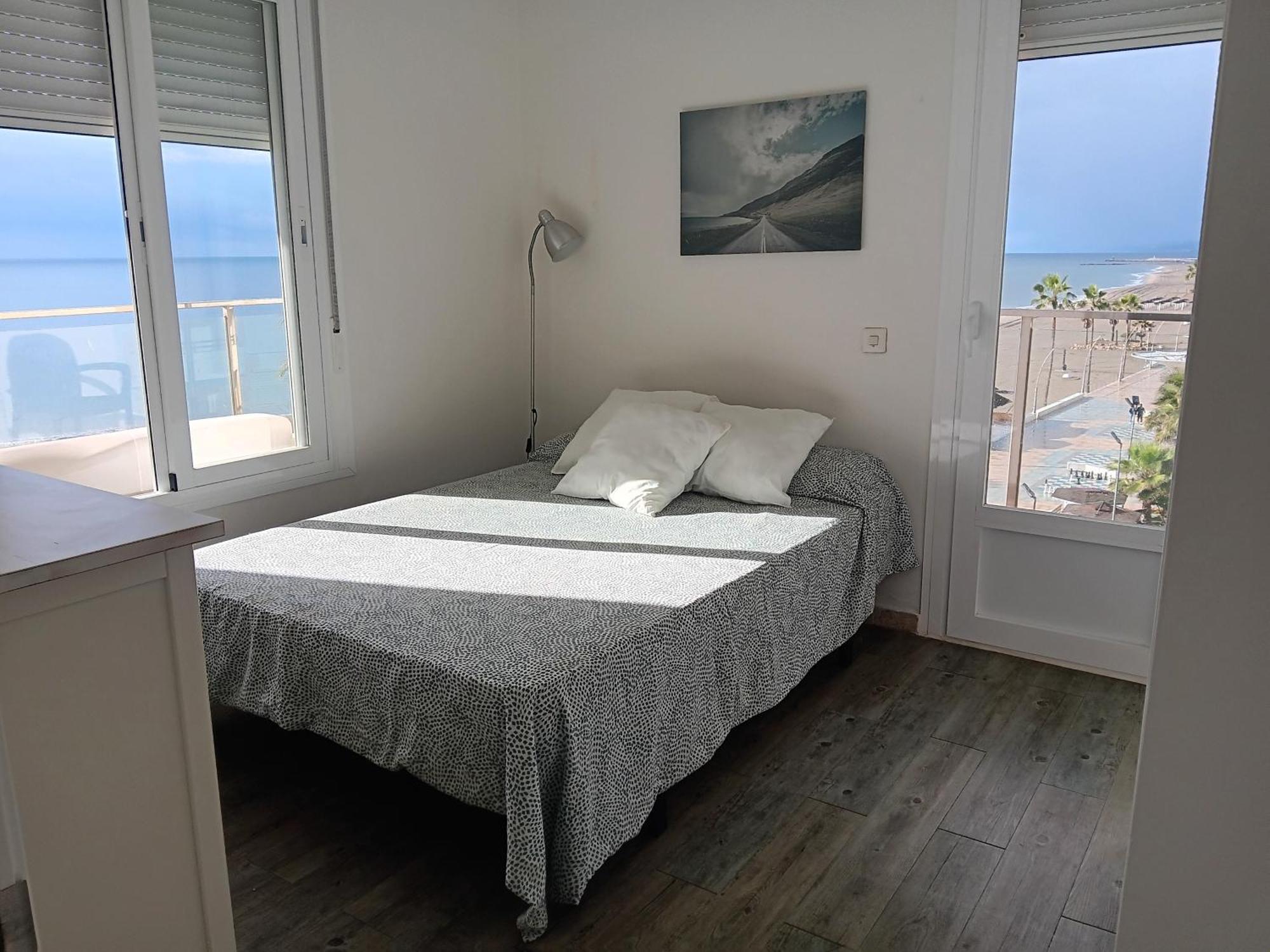 Alojamiento Iberia Playa Эстепона Экстерьер фото