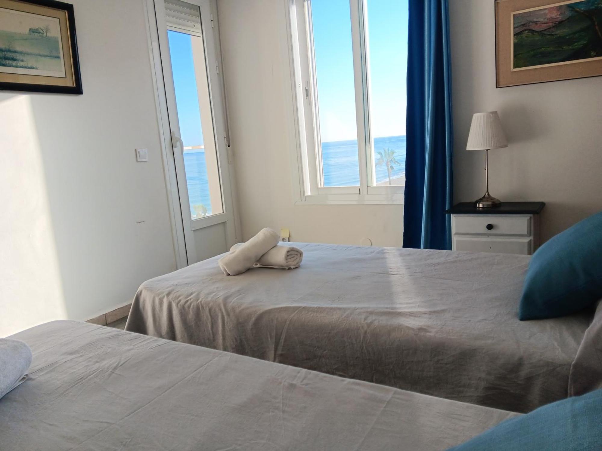 Alojamiento Iberia Playa Эстепона Экстерьер фото