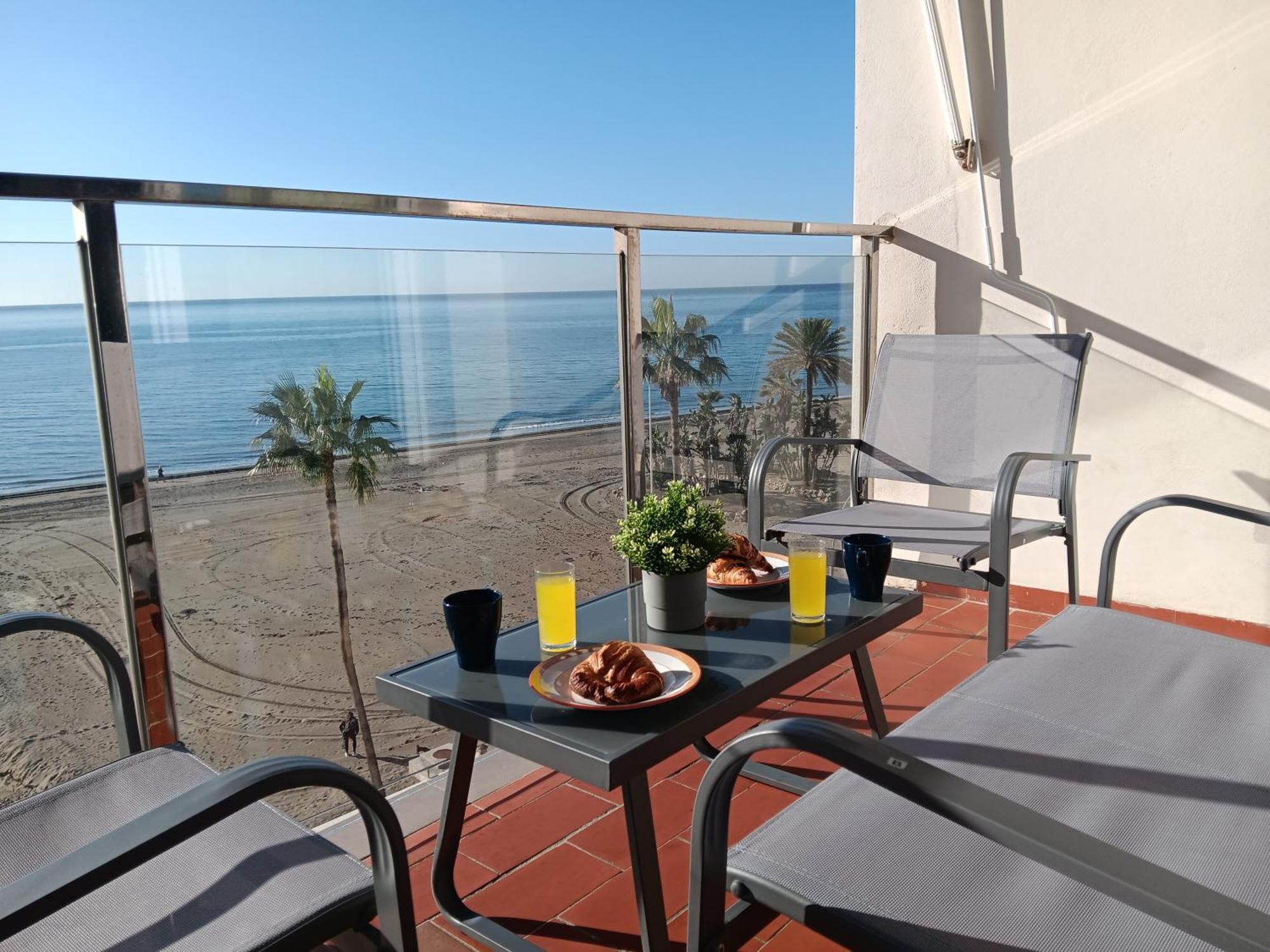 Alojamiento Iberia Playa Эстепона Экстерьер фото